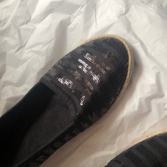 Gently worn Rue 21 black sequins flats. Worn maybe 2 times.  Excellent condition - Picture 5 of 15